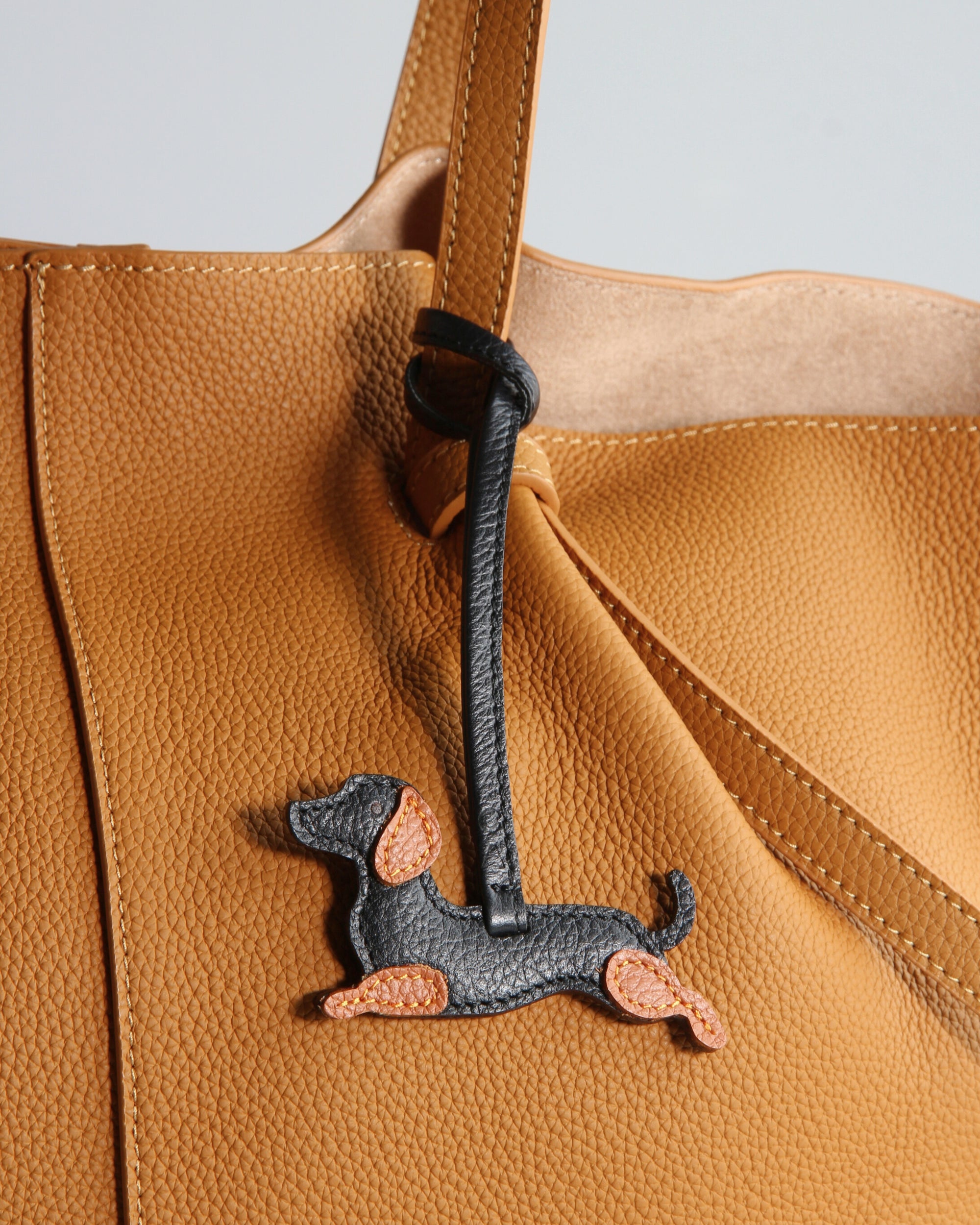 Petits Amis Dachshund Charm